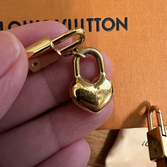 LOUIS VUITTON Crazy in lock gold charm bracelet - Picture 5 of 5